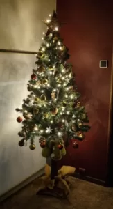 udekorowana choinka sztuczna swierk